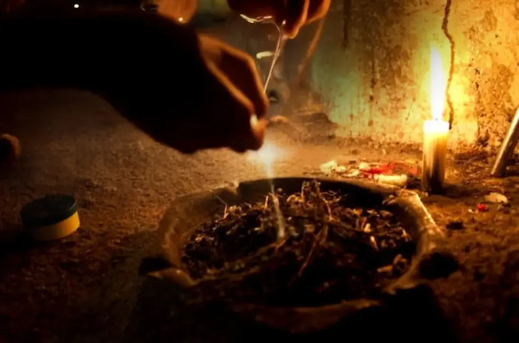 Büyü Yapan Medyum Hoca