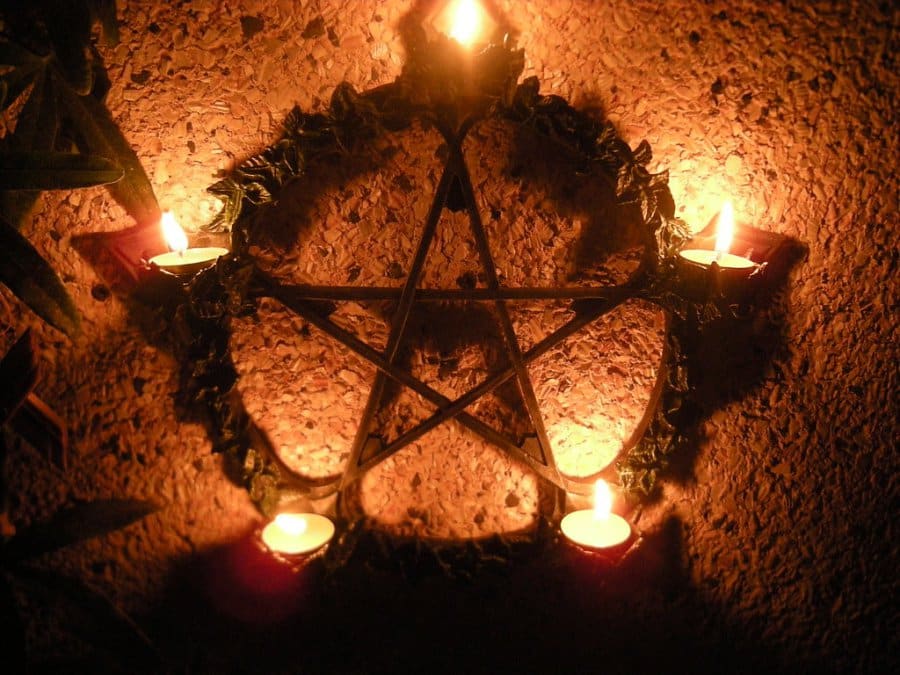 Büyü Yapan Medyum Hoca